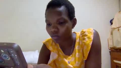 Snapshot of sexybrown14 chatting on 10-13-25, 06:13 Essy online show from 10-13-25, 06:13