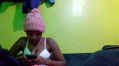 Snapshot of sexybrown14 chatting on 11-06-25, 01:28 Essy online show from 11-06-25, 01:28