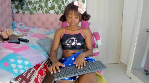 Snapshot of sexybrunnetem chatting on 12-27-24, 10:34 sofia online show from 12-27-24, 10:34