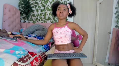 Snapshot of sexybrunnetem chatting on 12-28-24, 10:25 sofia online show from 12-28-24, 10:25