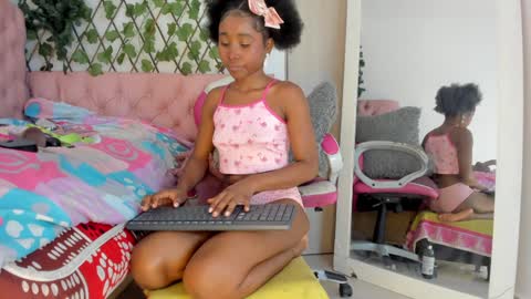 Snapshot of sexybrunnetem chatting on 12-28-24, 01:28 sofia online show from 12-28-24, 01:28