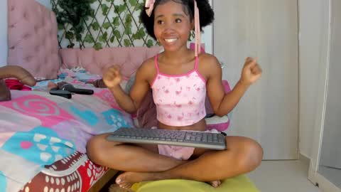 Snapshot of sexybrunnetem chatting on 12-29-24, 10:57 sofia online show from 12-29-24, 10:57