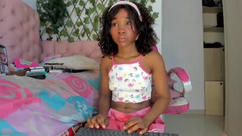 Snapshot of sexybrunnetem chatting on 01-03-25, 11:03 sofia online show from 01-03-25, 11:03