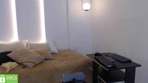 Snapshot of sexychanell_18 chatting on 12-31-24, 12:46 chanell and yina online show from 12-31-24, 12:46