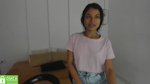 Snapshot of sexychanell_18 chatting on 01-06-25, 12:46 chanell and yina online show from 01-06-25, 12:46