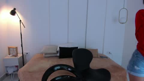 Snapshot of sexychanell_18 chatting on 01-16-25, 12:31 chanell and yina online show from 01-16-25, 12:31