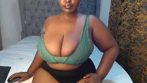 Snapshot of sexychocco_ chatting on 01-11-25, 06:12 sexychocco online show from 01-11-25, 06:12