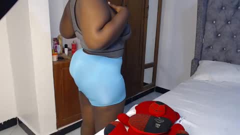 Snapshot of sexychocco_ chatting on 01-27-25, 10:06 sexychocco online show from 01-27-25, 10:06