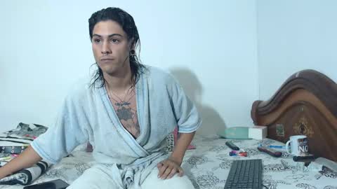 Snapshot of sexydarkhunter2 chatting on 01-10-25, 12:59 Mike online show from 01-10-25, 12:59