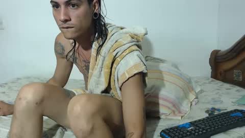 Snapshot of sexydarkhunter2 chatting on 02-03-25, 04:25 Mike online show from 02-03-25, 04:25