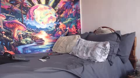 Snapshot of sexydarkhunter2 chatting on 09-10-25, 09:37 Mike online show from 09-10-25, 09:37