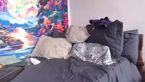 Snapshot of sexydarkhunter2 chatting on 09-19-25, 07:47 Mike online show from 09-19-25, 07:47