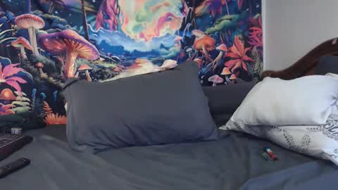 Snapshot of sexydarkhunter2 chatting on 11-25-25, 09:48 Mike online show from 11-25-25, 09:48