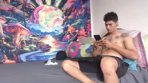 Snapshot of sexydarkhunter2 chatting on 02-13-26, 06:15 Mike online show from 02-13-26, 06:15