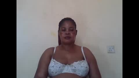 Snapshot of sexydove2 chatting on 01-17-25, 01:35 EMILY online show from 01-17-25, 01:35