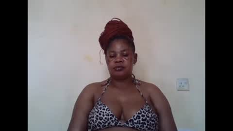 Snapshot of sexydove2 chatting on 01-21-25, 06:33 EMILY online show from 01-21-25, 06:33