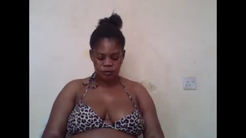 Snapshot of sexydove2 chatting on 01-27-25, 06:52 EMILY online show from 01-27-25, 06:52