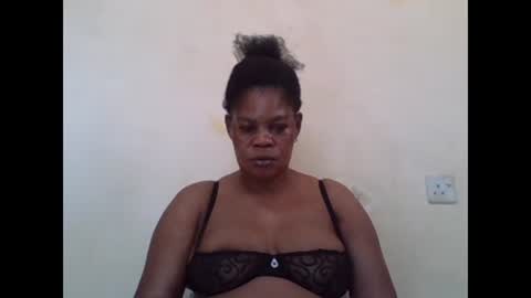 Snapshot of sexydove2 chatting on 01-28-25, 12:22 EMILY online show from 01-28-25, 12:22