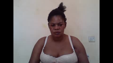 Snapshot of sexydove2 chatting on 01-30-25, 12:27 EMILY online show from 01-30-25, 12:27