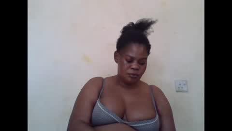 Snapshot of sexydove2 chatting on 01-31-25, 12:40 EMILY online show from 01-31-25, 12:40
