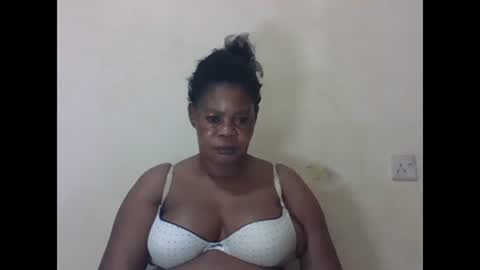 Snapshot of sexydove2 chatting on 02-01-25, 06:40 EMILY online show from 02-01-25, 06:40