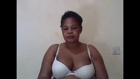 Snapshot of sexydove2 chatting on 02-02-25, 03:43 EMILY online show from 02-02-25, 03:43