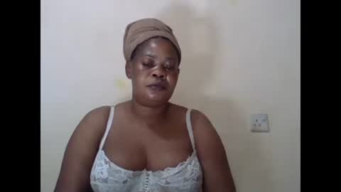 Snapshot of sexydove2 chatting on 02-06-25, 02:33 EMILY online show from 02-06-25, 02:33