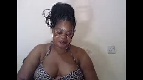 Snapshot of sexydove2 chatting on 02-08-25, 06:44 EMILY online show from 02-08-25, 06:44