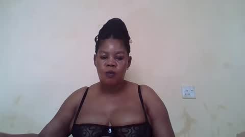 Snapshot of sexydove2 chatting on 02-14-25, 07:28 EMILY online show from 02-14-25, 07:28