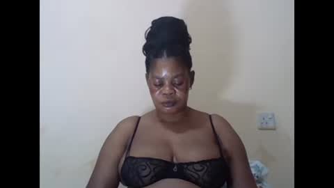 Snapshot of sexydove2 chatting on 02-14-25, 07:02 EMILY online show from 02-14-25, 07:02