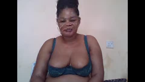 Snapshot of sexydove2 chatting on 02-15-25, 06:23 EMILY online show from 02-15-25, 06:23