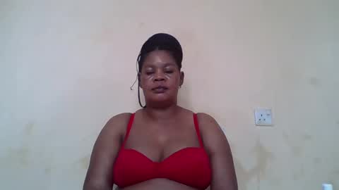 Snapshot of sexydove2 chatting on 02-16-25, 06:32 EMILY online show from 02-16-25, 06:32