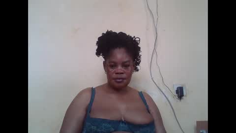 Snapshot of sexydove2 chatting on 02-20-26, 06:26 EMILY online show from 02-20-26, 06:26