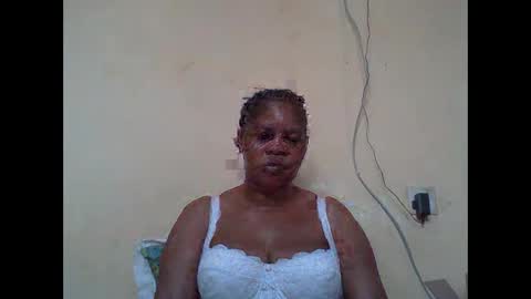 Snapshot of sexydove2 chatting on 02-22-26, 06:35 EMILY online show from 02-22-26, 06:35