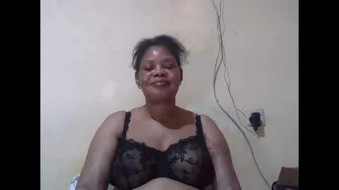 Snapshot of sexydove2 chatting on 04-02-26, 06:27 EMILY online show from 04-02-26, 06:27