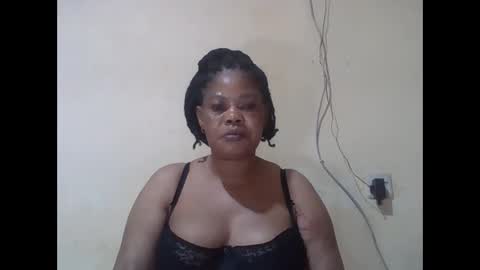 Snapshot of sexydove2 chatting on 04-12-26, 02:05 EMILY online show from 04-12-26, 02:05