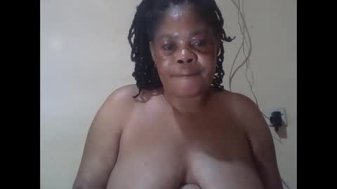 Snapshot of sexydove2 chatting on 04-26-26, 07:00 EMILY online show from 04-26-26, 07:00