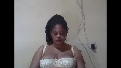 Snapshot of sexydove2 chatting on 04-27-26, 07:12 EMILY online show from 04-27-26, 07:12
