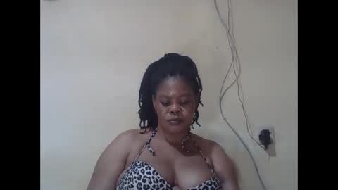 Snapshot of sexydove2 chatting on 05-04-26, 06:37 EMILY online show from 05-04-26, 06:37