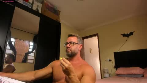 Snapshot of sexyflightz chatting on 04-19-26, 01:43 chris online show from 04-19-26, 01:43