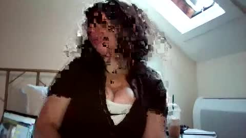 ETERNAL GODDESS WOMAN  online show from 10-31-25, 08:32