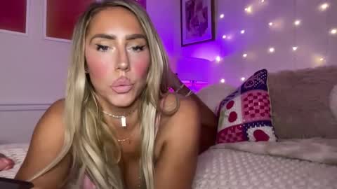 Snapshot of sexygoodvibebabe69 chatting on 04-21-26, 08:20 Ashley Love online show from 04-21-26, 08:20