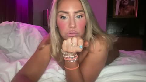 Snapshot of sexygoodvibebabe69 chatting on 05-20-26, 07:14 Ashley Love online show from 05-20-26, 07:14