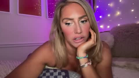 Snapshot of sexygoodvibebabe69 chatting on 05-25-26, 01:06 Ashley Love online show from 05-25-26, 01:06