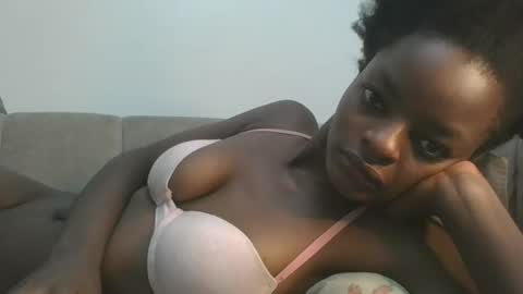 Snapshot of sexyhotgal23 chatting on 01-01-25, 08:47 REBECCAH online show from 01-01-25, 08:47