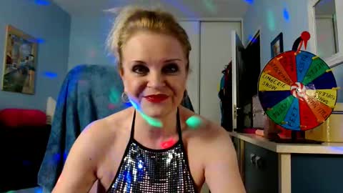 Snapshot of sexyjennyeu chatting on 10-10-25, 07:46 Jenny online show from 10-10-25, 07:46