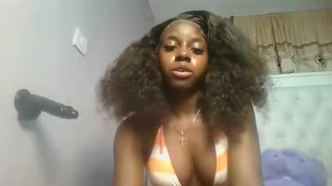 Snapshot of sexykitten200 chatting on 02-11-26, 04:01 SexyKitty online show from 02-11-26, 04:01