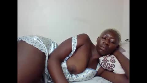 Snapshot of sexykitty48 chatting on 10-19-25, 06:41 FENNY online show from 10-19-25, 06:41