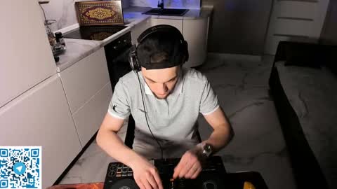 Kolya online show from 01-24-25, 11:34