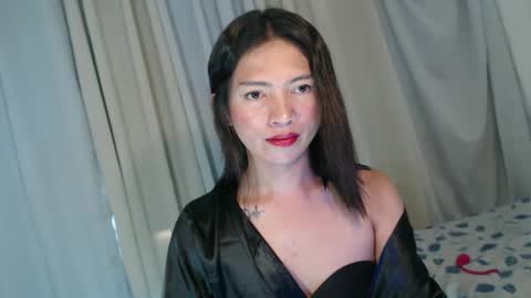 Snapshot of sexyladyredlips chatting on 09-19-25, 06:37 kylie jenner red lips online show from 09-19-25, 06:37
